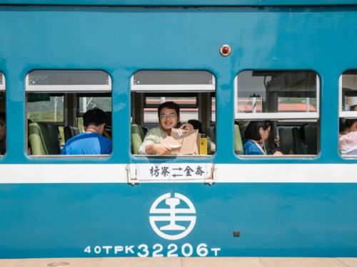 南國漫讀節「藍皮解憂號」啟程，文學×藝術×鐵道旅行限量開賣，最美鐵道風景遇上文學饗宴